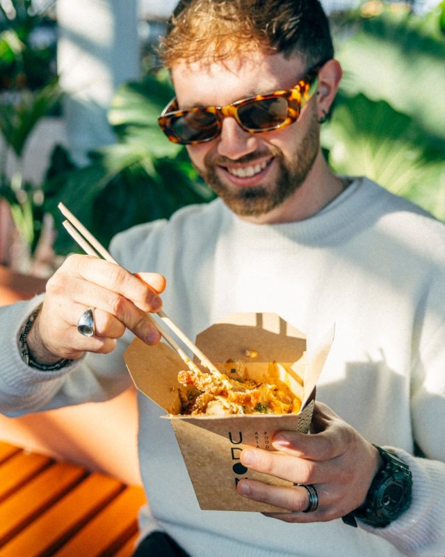 Tú a la mínima que hace buen tiempo ☀️

Terracita, gafas de sol y el delivery de tu plato favorito de UDON 🥡

¿Existe mejor plan? Nosotros creemos que no 😉

#UDON #asianfood #healthyfood #product #delivery #takeaway #Japanfood #Koreanfood #Chinesefood #Thaifood #UDONlovers