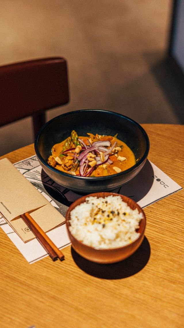 Este plato paso de ser una sugerencia a entrar en la carta. ¿Por algo será, no crees? 😏

Hoy te enseñamos a cocinar el delicioso Thai Chicken Panang Curry 🍚 ¡Prepárate para disfrutarlo! 🔥

#UDON #asianfood #healthyfood #product #Thaifood #UDONlovers #UDONtok